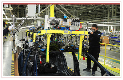 巔峰之后再造極境 深度體驗北京奔馳新智能工廠穿戴設備技術開發(fā)